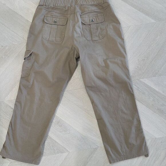 EST 1946 Beown cargo cotton-spandex capris. Front, leg, back pockets sz12 - Picture 8 of 9